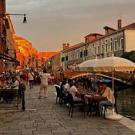 TINTORETTO 1 CON TERRAZZA SOPRA IL TETTO, 3 bagni, 3 grandi camere da letto, SUPER NUOVO Venezia Esterno foto