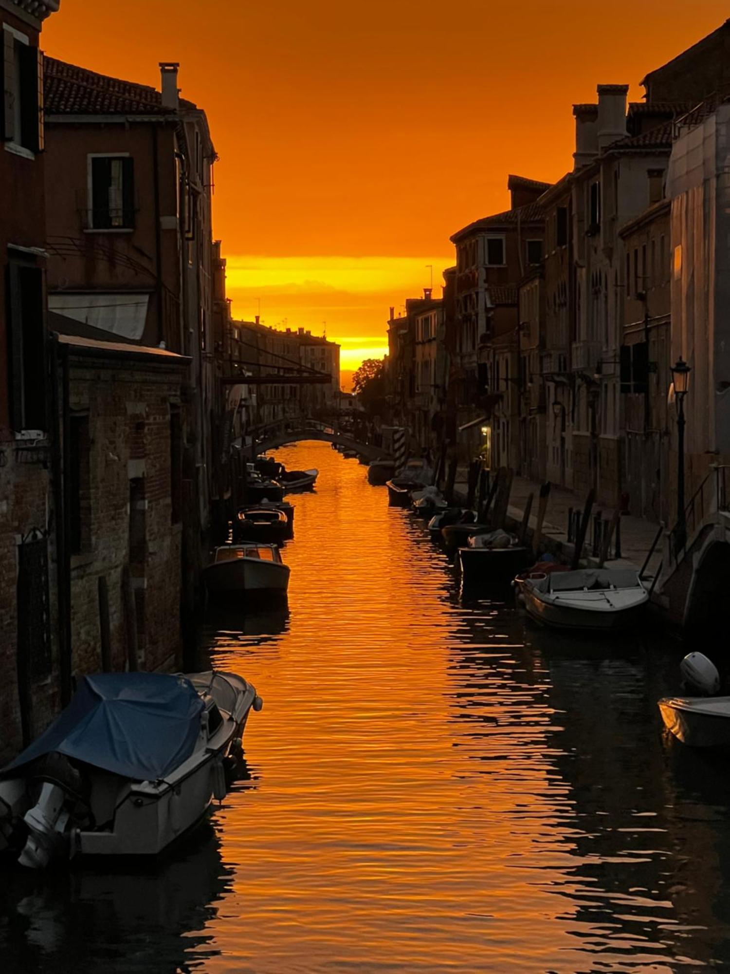 TINTORETTO 1 CON TERRAZZA SOPRA IL TETTO, 3 bagni, 3 grandi camere da letto, SUPER NUOVO Venezia Esterno foto
