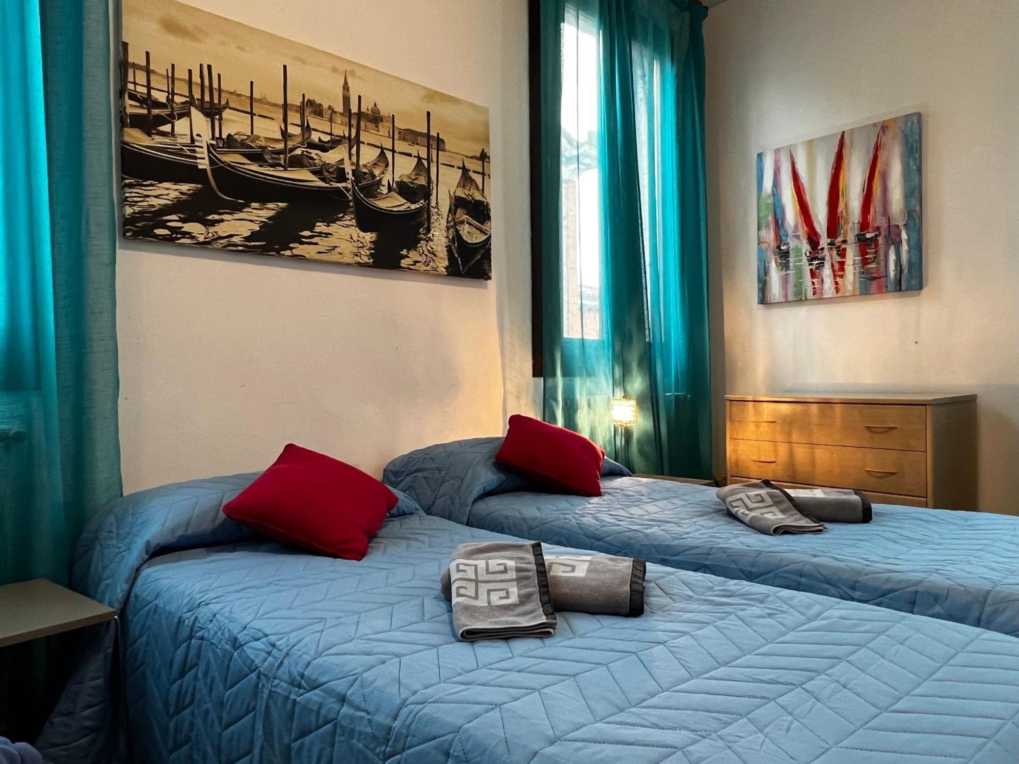 TINTORETTO 1 CON TERRAZZA SOPRA IL TETTO, 3 bagni, 3 grandi camere da letto, SUPER NUOVO Venezia Esterno foto