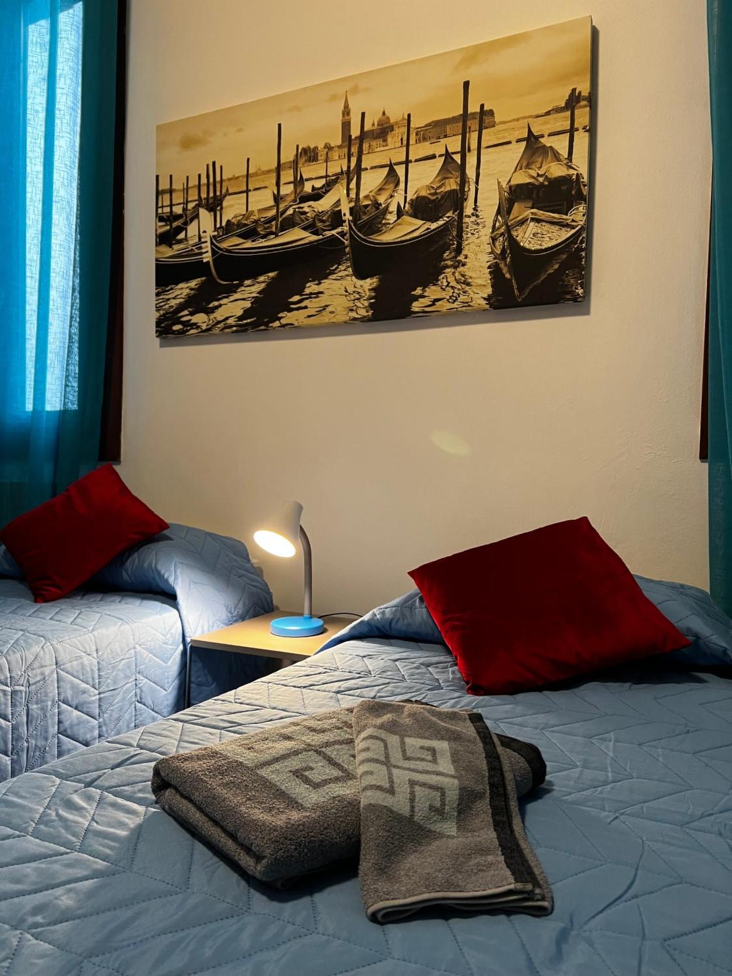 TINTORETTO 1 CON TERRAZZA SOPRA IL TETTO, 3 bagni, 3 grandi camere da letto, SUPER NUOVO Venezia Esterno foto