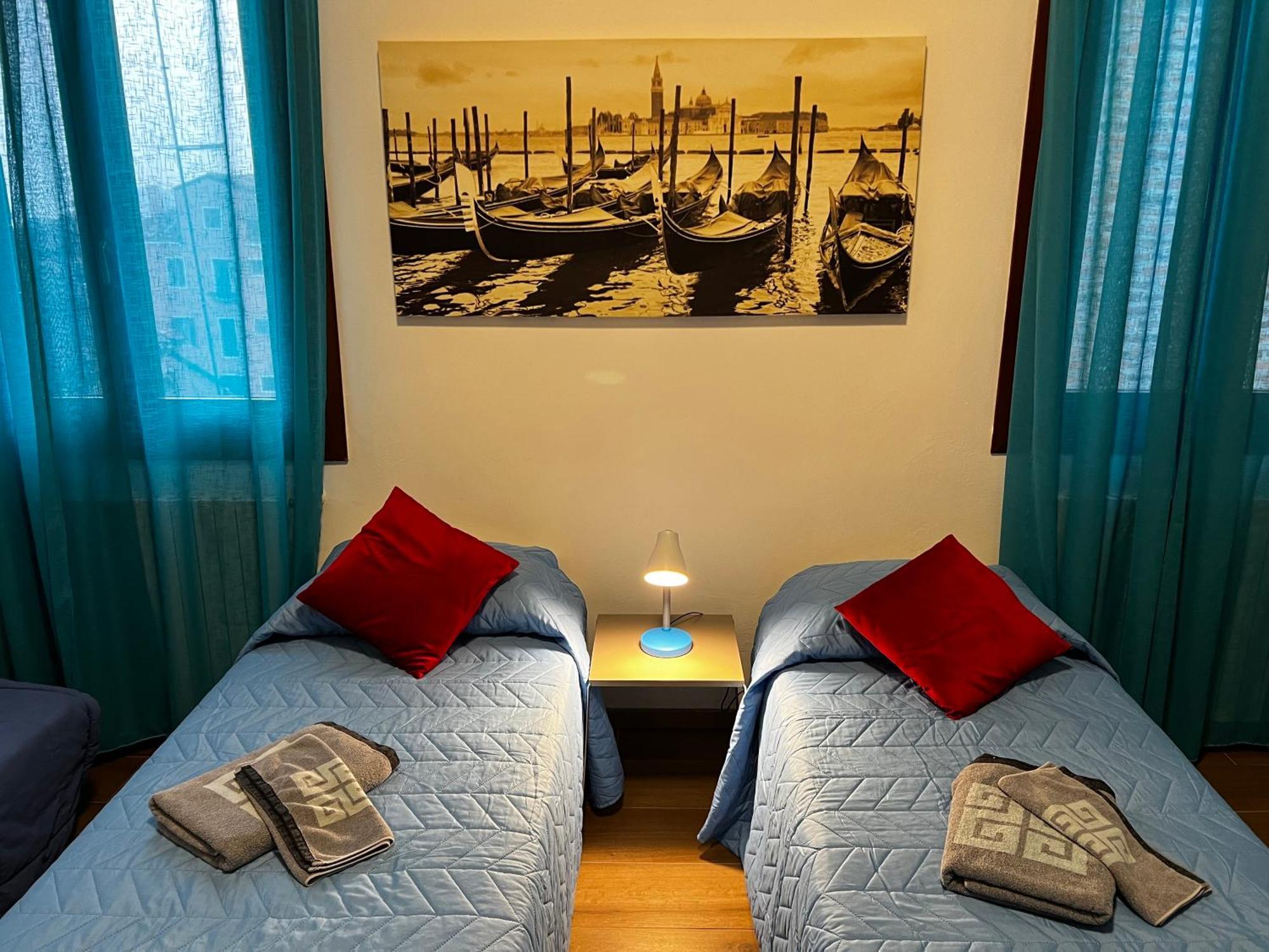 TINTORETTO 1 CON TERRAZZA SOPRA IL TETTO, 3 bagni, 3 grandi camere da letto, SUPER NUOVO Venezia Esterno foto