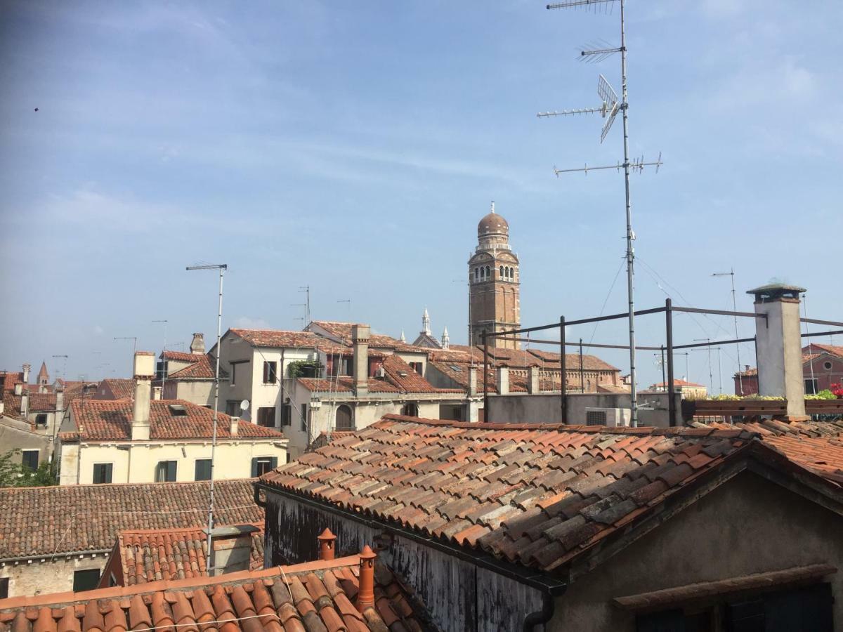 TINTORETTO 1 CON TERRAZZA SOPRA IL TETTO, 3 bagni, 3 grandi camere da letto, SUPER NUOVO Venezia Esterno foto