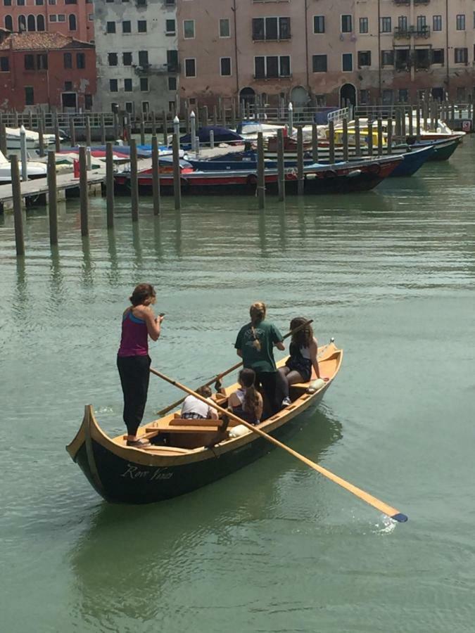 TINTORETTO 1 CON TERRAZZA SOPRA IL TETTO, 3 bagni, 3 grandi camere da letto, SUPER NUOVO Venezia Esterno foto